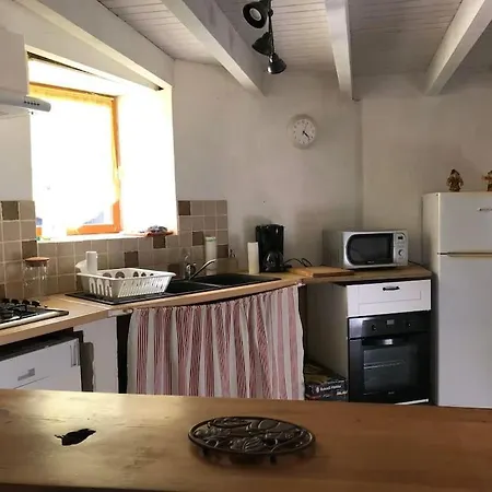 Holiday home De L'impluvium Au Coeur Des Volcans Auvergne